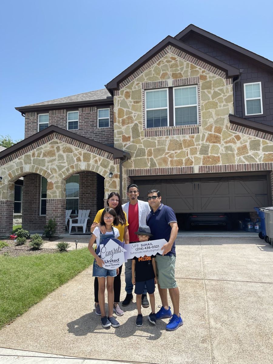 Legacy Wealth Realty client closing photo 3