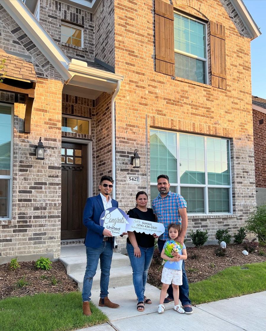 Legacy Wealth Realty client closing photo 4